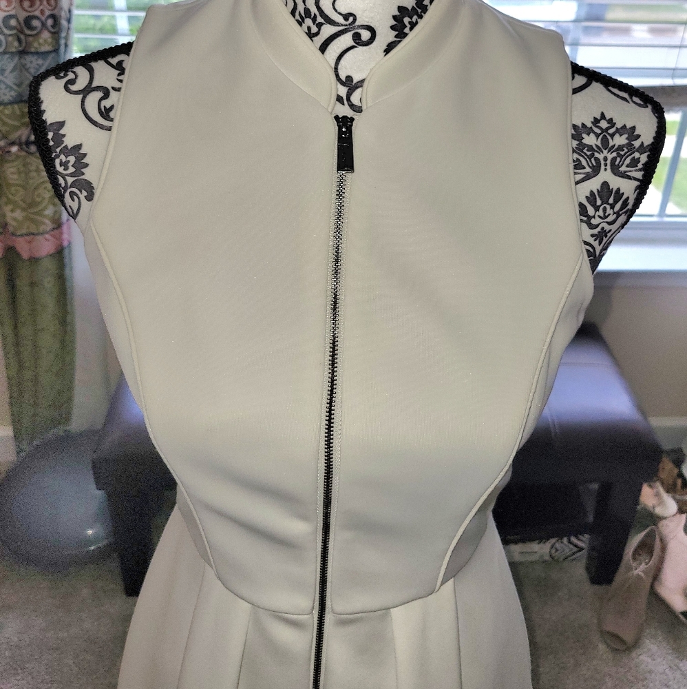 Vince Camuto White Sleeveless Dress - Picture 11 of 14
